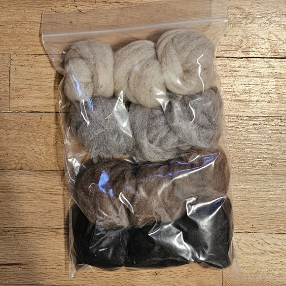 Assorted Colors Shetland Wool Roving Pack New 2 Ounces Per Bag - Picture 4 of 4